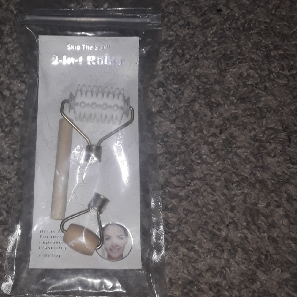 2 in 1 face roller